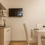 Flowers & شقة ميتا